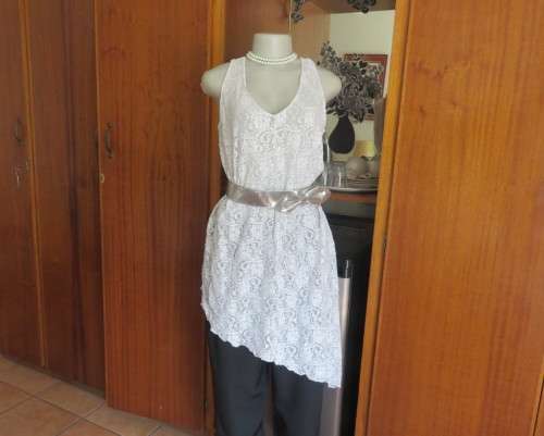 Pretty white/silver floral stretch acrylic lace asymmetrical top size 40/16.V neckline.As new.