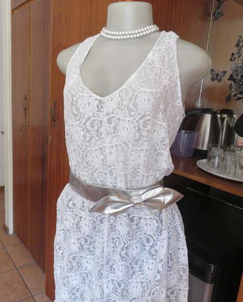 Pretty white/silver floral stretch acrylic lace asymmetrical top size 40/16.V neckline.As new.