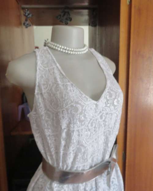 Pretty white/silver floral stretch acrylic lace asymmetrical top size 40/16.V neckline.As new.
