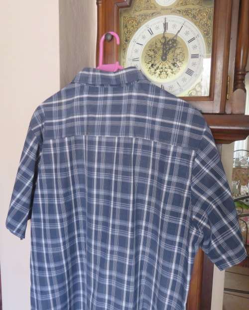 Cool navy/white check short sleeve casual Men`s shirt in polycotton.One front pocket.Size XL.As new.