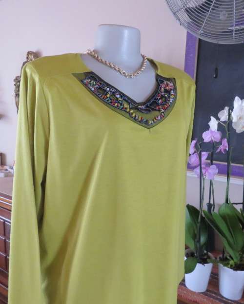 Stunning slip over avo green long sleeve polyester/viscose top size 44/20.Front embellishment.As new