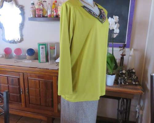 Stunning slip over avo green long sleeve polyester/viscose top size 44/20.Front embellishment.As new