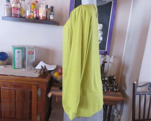 Stunning slip over avo green long sleeve polyester/viscose top size 44/20.Front embellishment.As new
