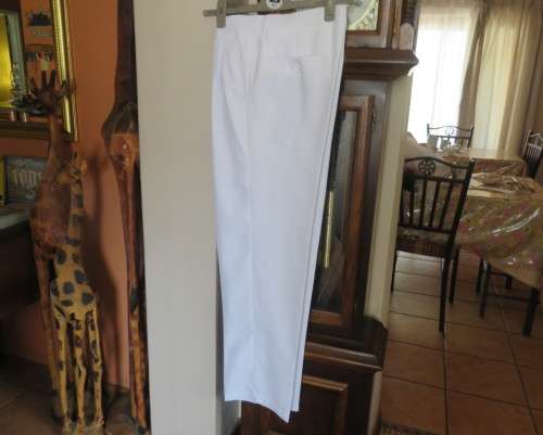 Handsome men`s white trousers by LION KNIGHT size 34 in cotton/terylene and silk.Pleated front.