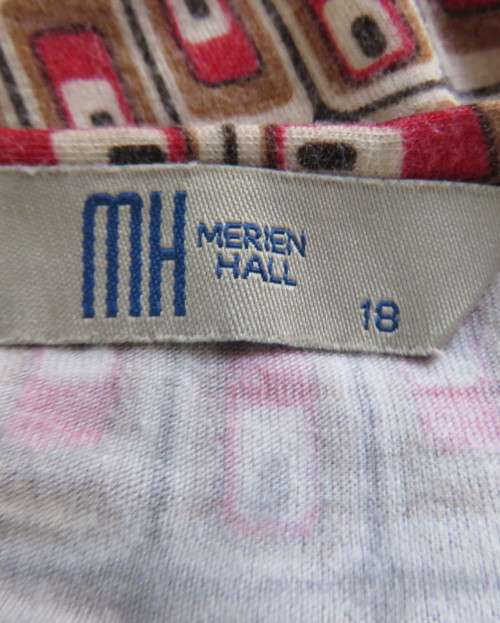 Smart soft long sleeve top in cream/brown/red block pattern.Cream underlay.Size 42/18.Cowl collar.