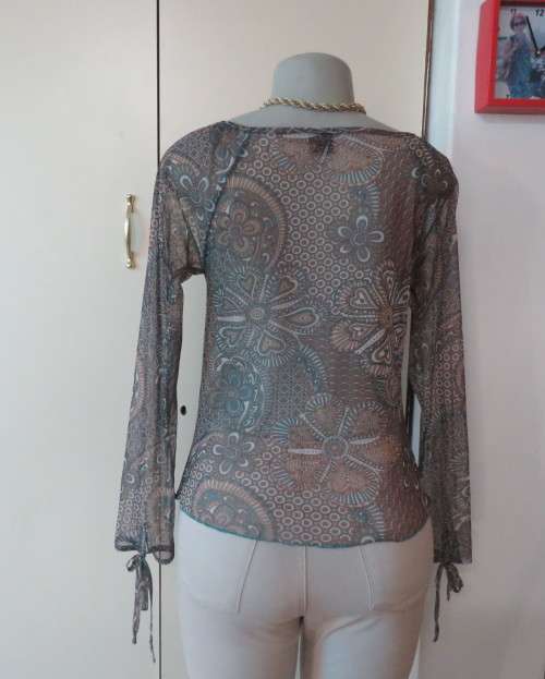 Pretty sheer polyester long sleeve top in jade/cream bo-ho print with scooped neckline.Size 32/8.