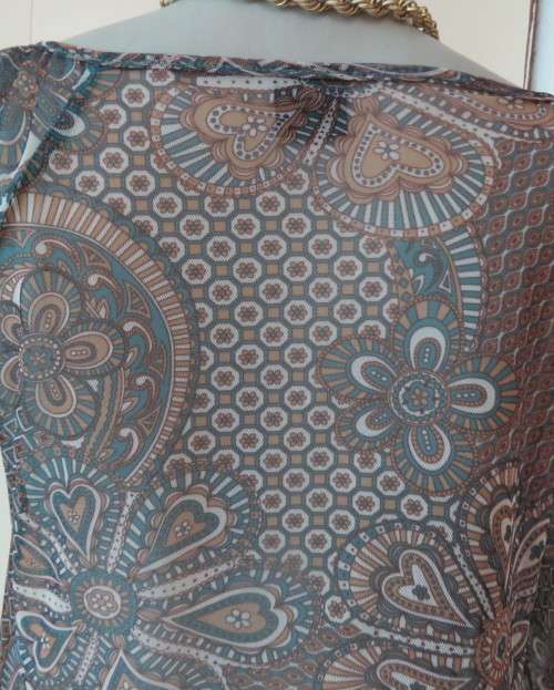 Pretty sheer polyester long sleeve top in jade/cream bo-ho print with scooped neckline.Size 32/8.