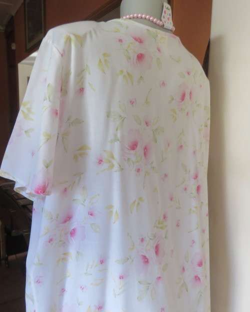 Summer short sleeve polycotton night gown size 44/20.Button down.White/pink/yellow floral.By DREAMER