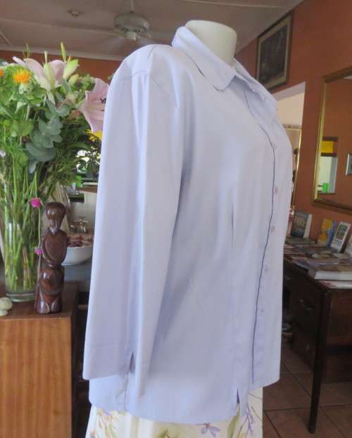 Smart FRED DAVID long sleeve lilac button down blouse with shirt collar.Size 44/20.From USA. New con