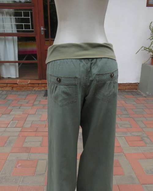Comfy wide legged olive green linen/cotton blend size 38 pants by WOOLWORTHS.Stretch f/o waistband.