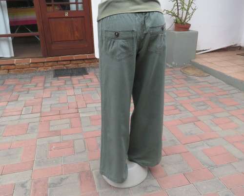 Comfy wide legged olive green linen/cotton blend size 38 pants by WOOLWORTHS.Stretch f/o waistband.