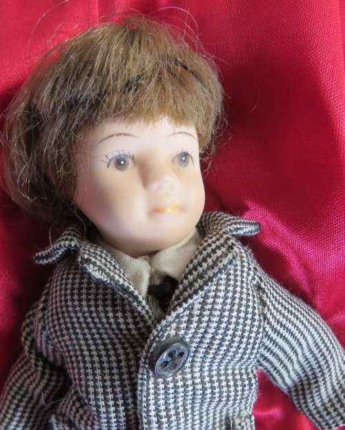 Antique little boy doll in suite with shoes..Movable arms and legs. Length 14cm.