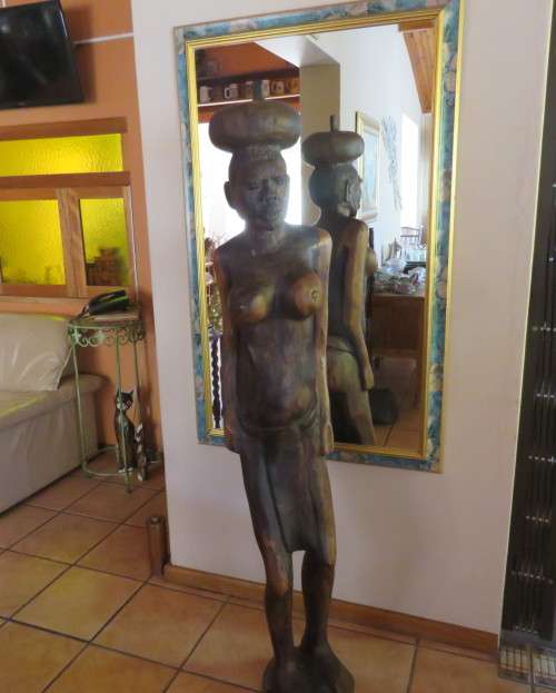 Piece of art!! Hand carved 1.62 meter high wooden statue of African woman. Very Heavy! Hard wood.