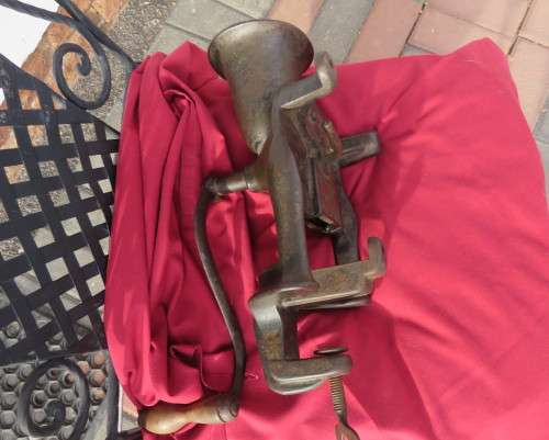 Antique cast iron no 3 LOVELOCK London coffee grinder in very good condition. Enamel inside.Complete