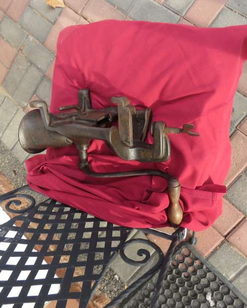 Antique cast iron no 3 LOVELOCK London coffee grinder in very good condition. Enamel inside.Complete