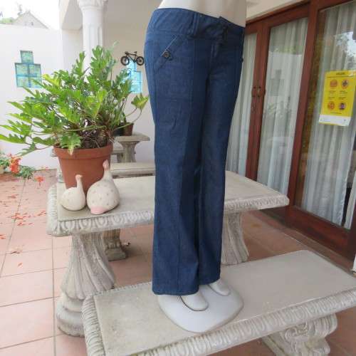 Sexy navy polycotton bootlegged hipster style pants size 36/12. Front cargo pockets. Dummies back.