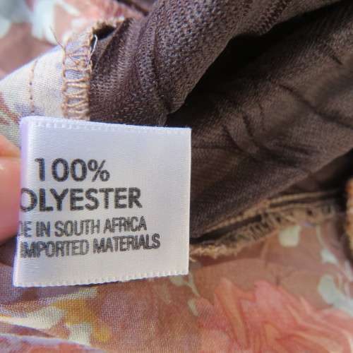 Lovely floral blouson slip over top in creased polyester. By DONNA CLAIRE size 50/26. New cond.