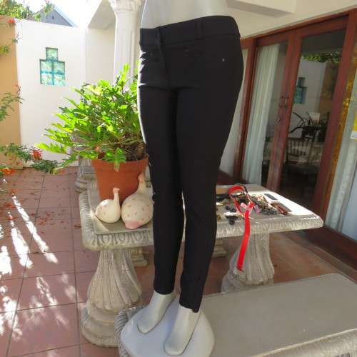 Perfect fit black rayon/nylon stretch skinny pants from OASIS size 34/10. Two front dummies. New