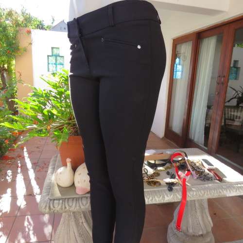 Perfect fit black rayon/nylon stretch skinny pants from OASIS size 34/10. Two front dummies. New