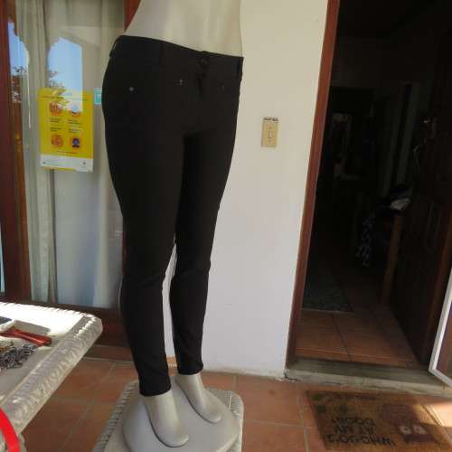 Perfect fit black rayon/nylon stretch skinny pants from OASIS size 34/10. Two front dummies. New