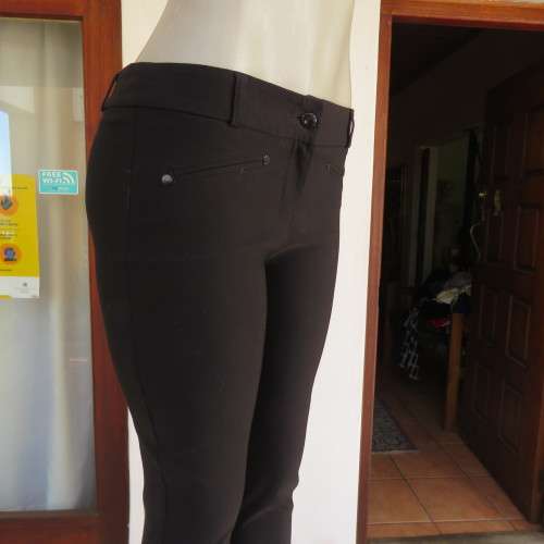 Perfect fit black rayon/nylon stretch skinny pants from OASIS size 34/10. Two front dummies. New