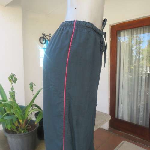 High quality sweatpants size 34/10 by WOOLWORTHS in castleton green nylon/white polycotton inner.