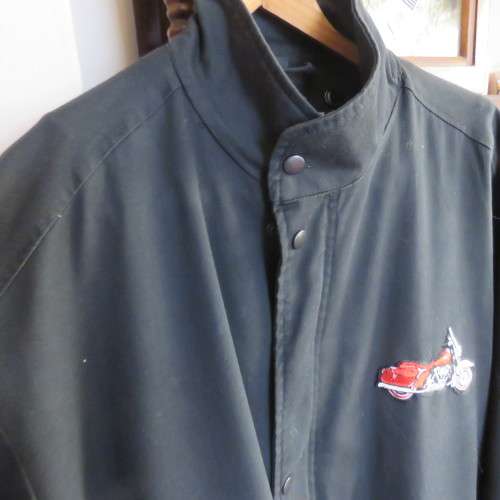 Black parka jacket in heavy cotton fully lined by CARTER HARRIS. Size XXL.Large pockets.Zipped front