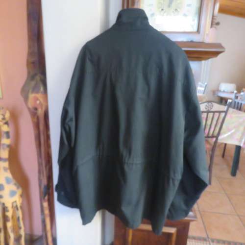 Black parka jacket in heavy cotton fully lined by CARTER HARRIS. Size XXL.Large pockets.Zipped front