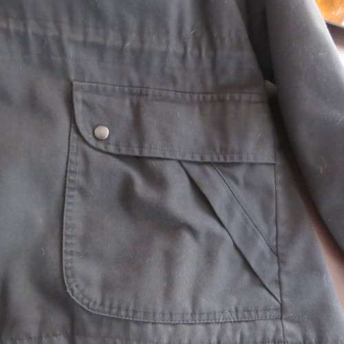 Black parka jacket in heavy cotton fully lined by CARTER HARRIS. Size XXL.Large pockets.Zipped front