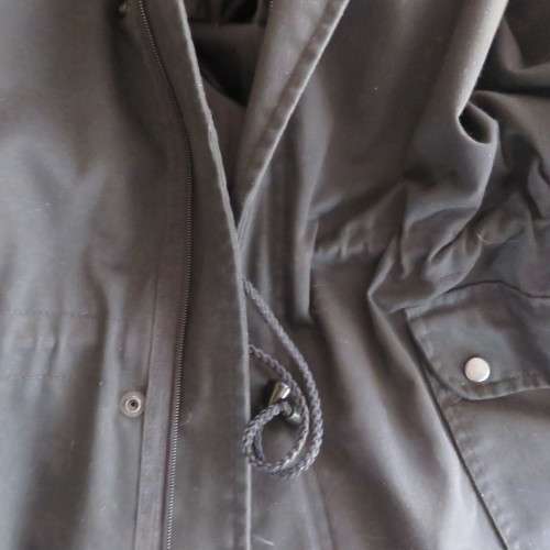 Black parka jacket in heavy cotton fully lined by CARTER HARRIS. Size XXL.Large pockets.Zipped front