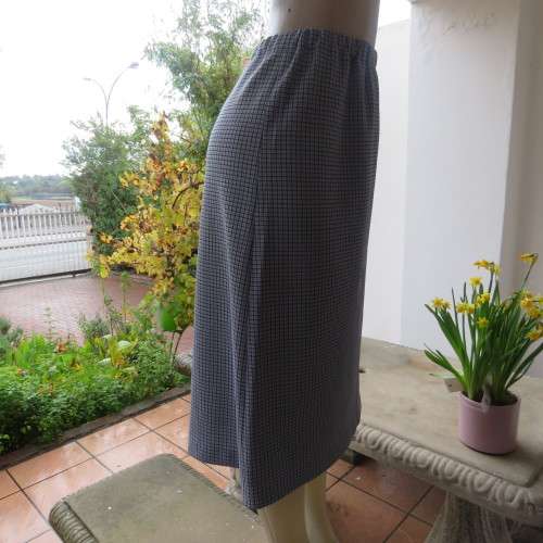 Fabulous navy/light blue fine check A-Line skirt in crimplene. Elasticated waist. Size 42. As new