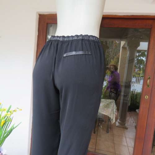 Unique soft polyester pants with elasticated waist/leg cuffs and drawstring. Side pockets.Size 40