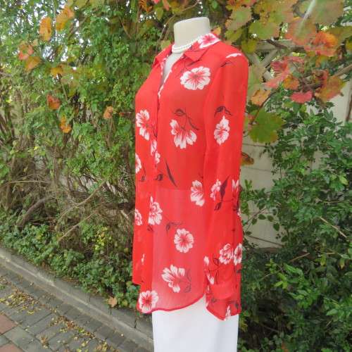 Eye catching red with white floral long top in sheer polyester. Cuffed sleeves. Size 36 by MILADY`S.