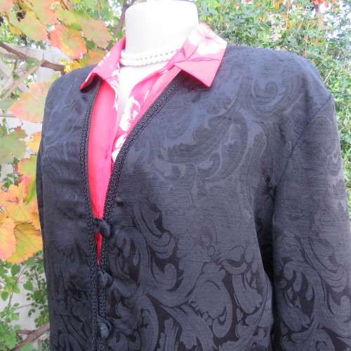 Stunning black boutique made brocade fully lined long sleeve collar less jacket. Size 42/18.New cond