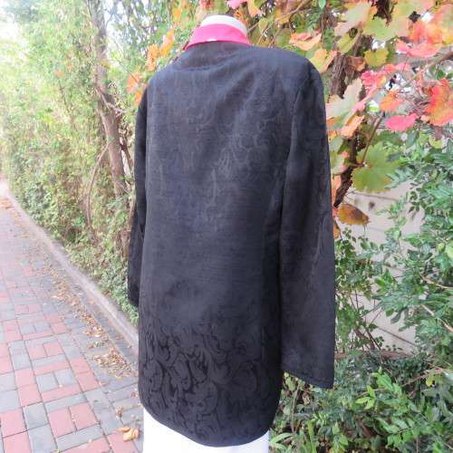 Stunning black boutique made brocade fully lined long sleeve collar less jacket. Size 42/18.New cond