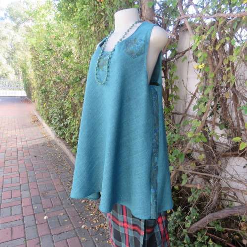 Boutique made mottled jade wide cut sleeveless top size 42. Floral inlays and decorations.