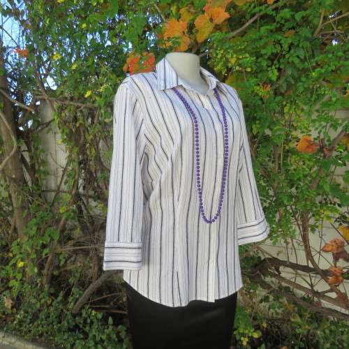 Classic white polycotton button down top with black embossed stripes. 3/4 sleeves. By EXACT size 40.
