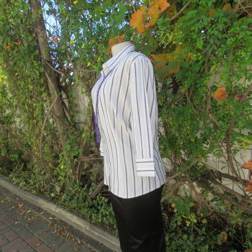 Classic white polycotton button down top with black embossed stripes. 3/4 sleeves. By EXACT size 40.