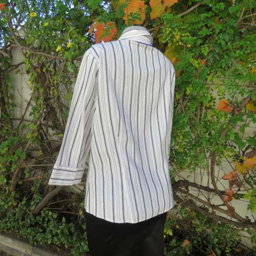 Classic white polycotton button down top with black embossed stripes. 3/4 sleeves. By EXACT size 40.