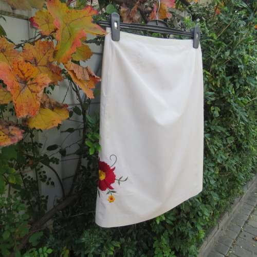 Grab this skirt! By designer VIVIENNE TAM in size 32/8. Rich cream/lined with embroidery at side.