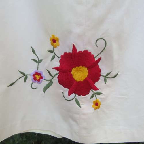 Grab this skirt! By designer VIVIENNE TAM in size 32/8. Rich cream/lined with embroidery at side.