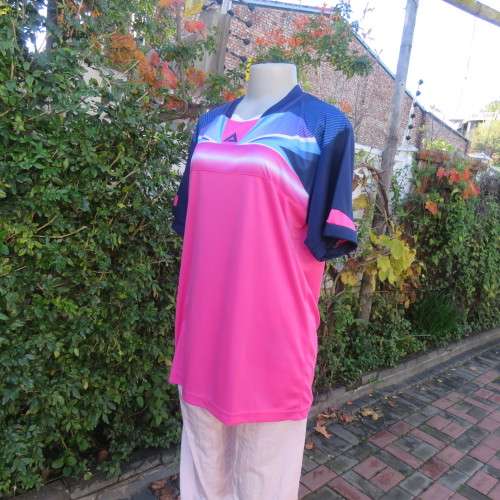 New sport shirt in pink with navy/blue geometric printed yoke and short sleeves.By AUDIUS size 40.