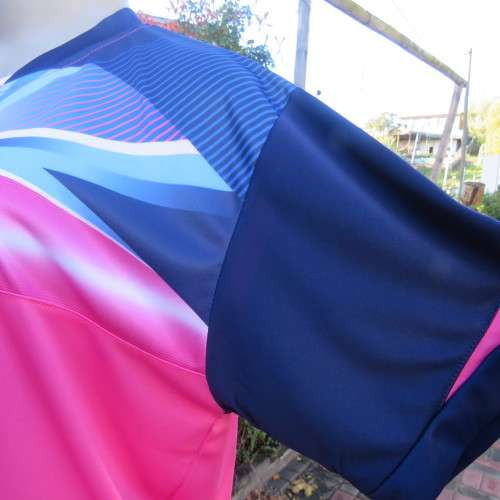 New sport shirt in pink with navy/blue geometric printed yoke and short sleeves.By AUDIUS size 40.