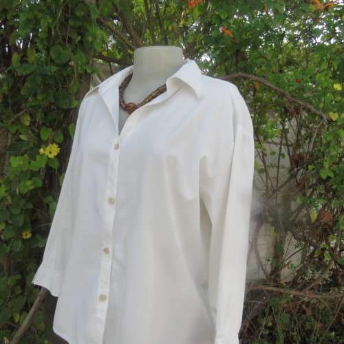 CAMOUFLAGE casual gear white ladies oversized size 40/16 shirt. Stretch polycotton. Good condition.