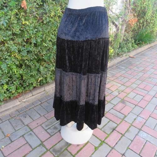 Beautiful tiered black polycotton stretch velvet skirt. Elasticated waist. Mini lining. Size 38/40.