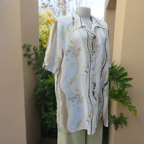 Pretty short sleeve button down/open collar top in vertical pattern lines.Soft colours.Size 48/24