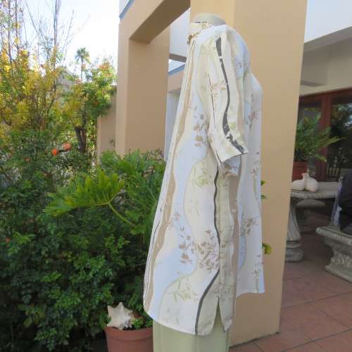 Pretty short sleeve button down/open collar top in vertical pattern lines.Soft colours.Size 48/24