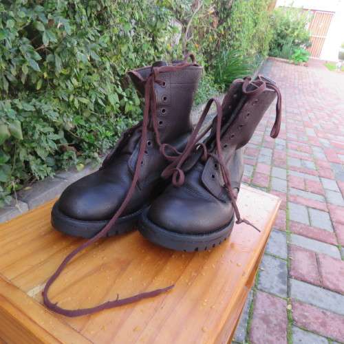 As new pair SADF genuine leather brown boots size 7 army size 255W issued 1997 by DWS.With laces