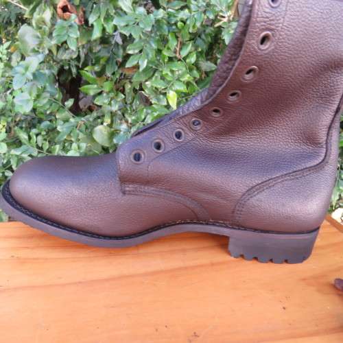 Pair SADF brown genuine leather army boots by BAGSHAW size 9. Army size 277M. Issued 2002.As new