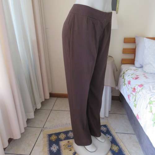 Choc brown dress pants by TOPICS in perfect fit 36/12. Straight legs. Very tiny front dummies.As new